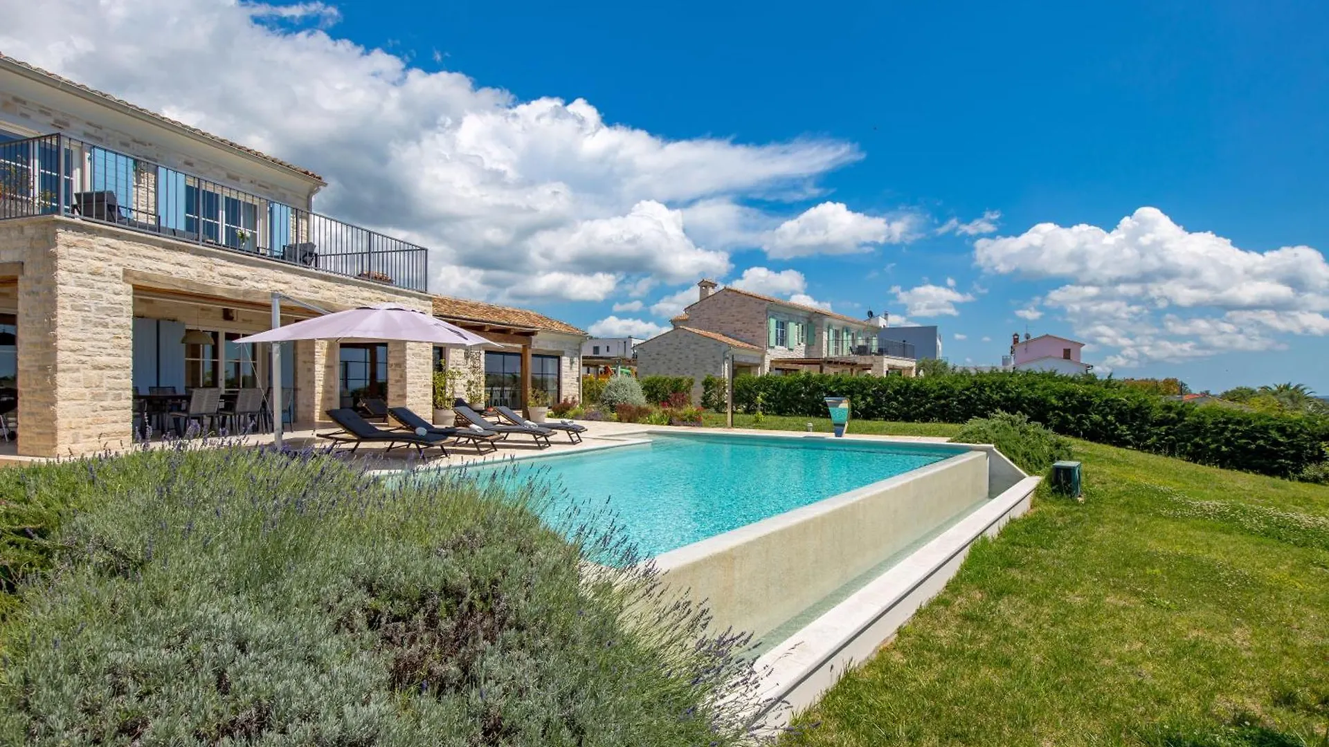 Villa Plava With Panoramic Seaview And Big Pool Bale