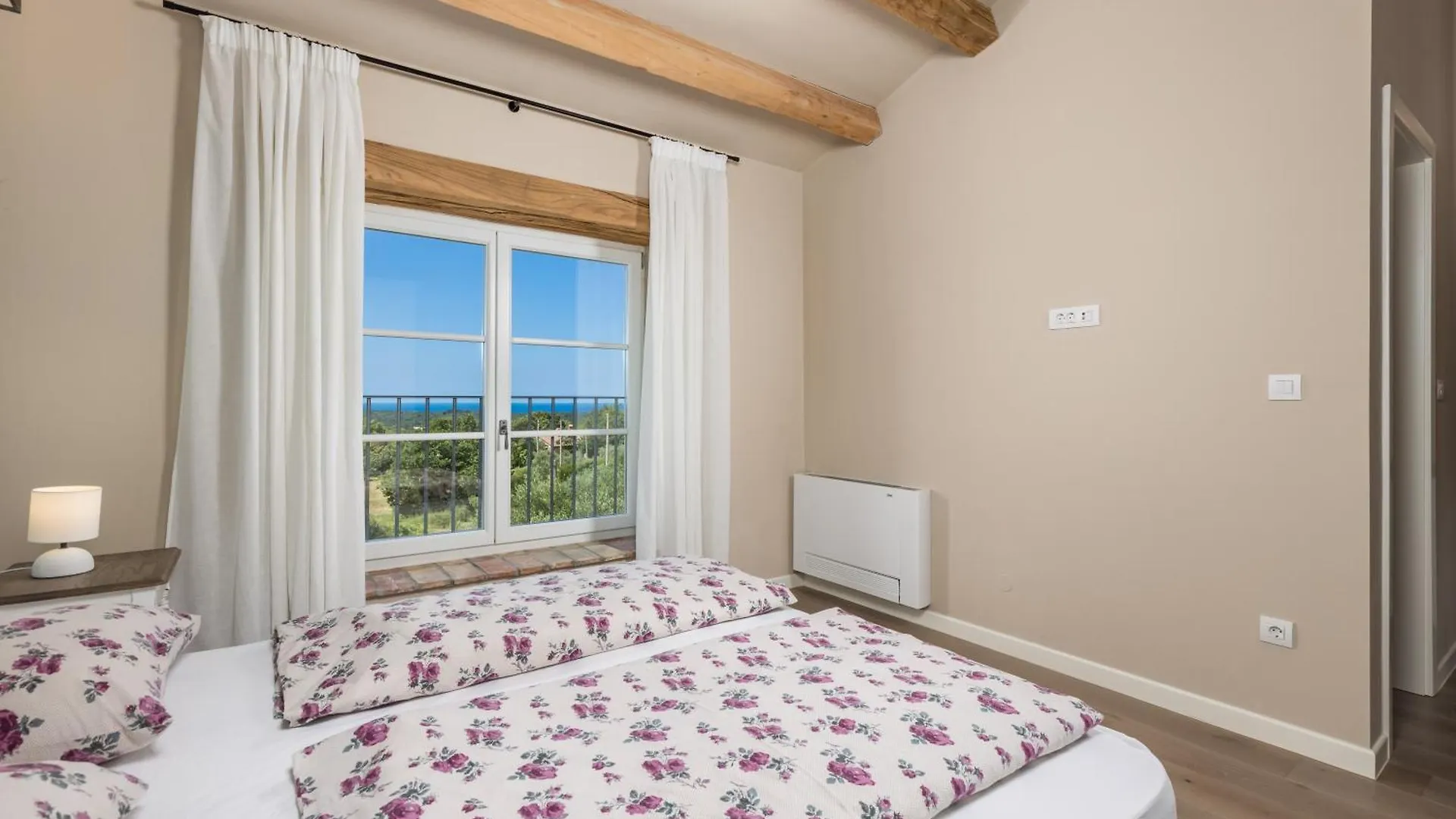 Villa Plava With Panoramic Seaview And Big Pool Bale