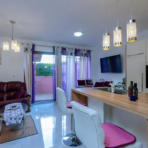 Apartment Magic, Bale
